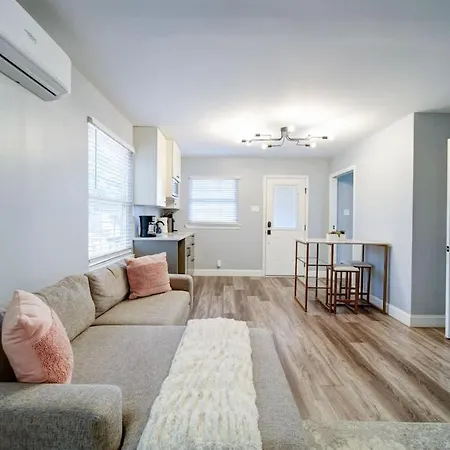 Stylish 4br - Modern & Bright Interior *