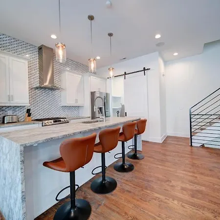 Holiday home Modern Rooftop Townhome W Hot Tub & Skyline Views Charlotte