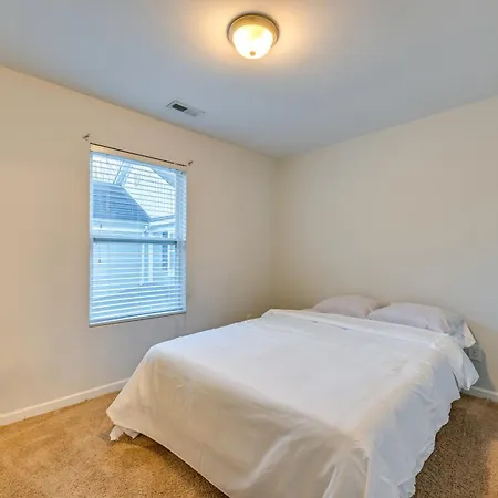 Holiday home Pet-friendly Just Outside Downtown Charlotte!