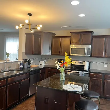Spacious 4 Bedroom House In Area Close To Pnc Pavilion Holiday home Charlotte