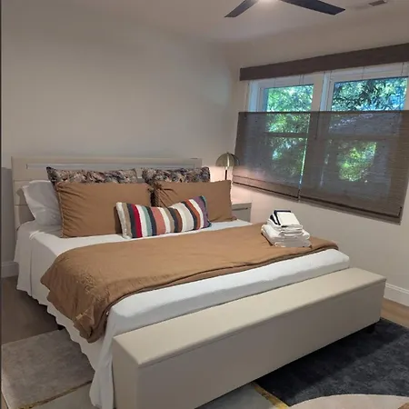 *now Available!* Renovated Plaza Shamrock Duplex