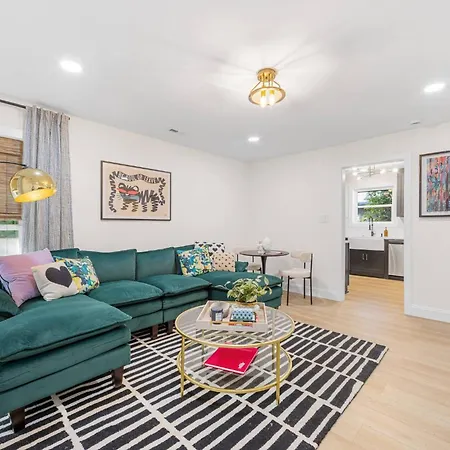 New Shamrock Stunner | King Bed, Pet Friendly *