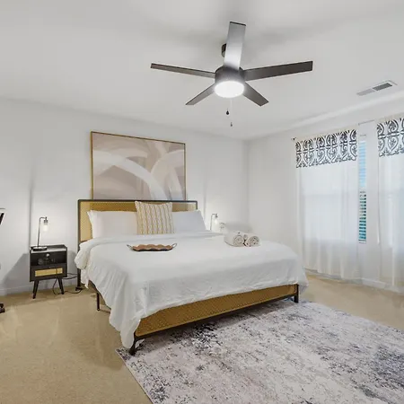 Holiday home Spacious 4br Getaway With Fenced Yard Minutes Away From Clt Airport & Uptown