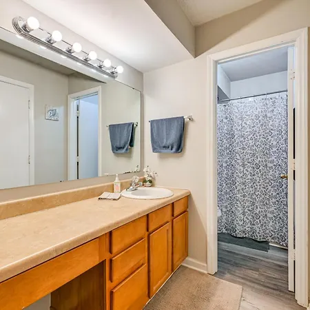 Cozy Family Retreat! In Suburbs Holiday home Charlotte