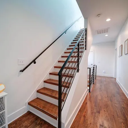 Modern Rooftop Townhome W Hot Tub & Skyline Views Holiday home Charlotte