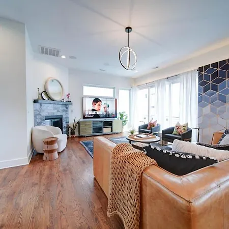Modern Rooftop Townhome W Hot Tub & Skyline Views