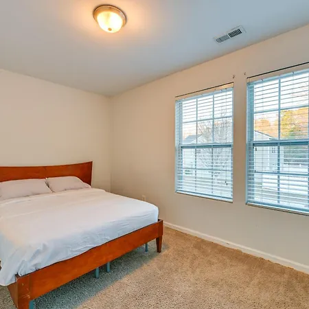 Pet-friendly Just Outside Downtown Charlotte! * Charlotte