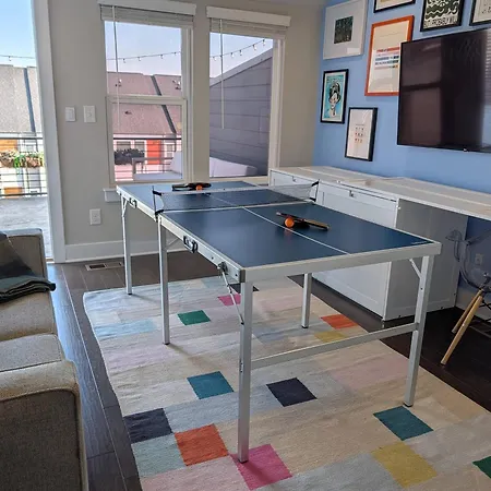 Holiday home Queen Castle - Rooftop, Garage, King Beds, Pet Friendly *