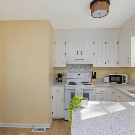 New! Special Intro Rates! Lovely 2 Bedroom