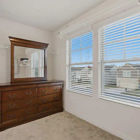 Spacious 4br Getaway With Fenced Yard Minutes Away From Clt Airport & Uptown Charlotte