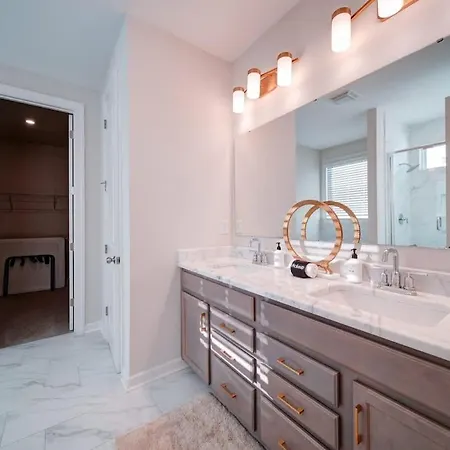 Luxury 4br Escape - Premium Modern Comfort Holiday home *