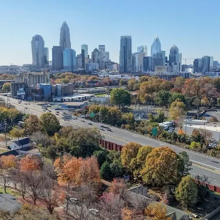 Holiday home Stylish 4br - Modern & Bright Interior Charlotte