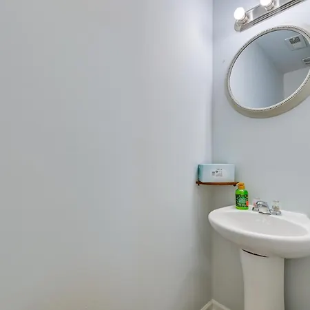 Pet-friendly Just Outside Downtown Charlotte! * Charlotte