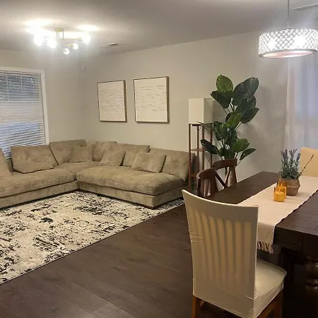 Spacious 4 Bedroom House In Area Close To Pnc Pavilion Holiday home