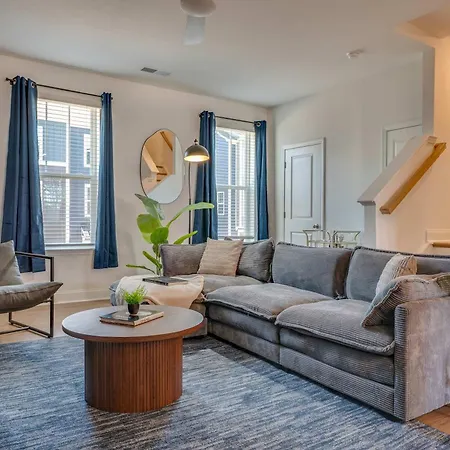 Holiday home 4br Townhouse King Bed Garage Northlake Charlotte