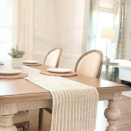 Holiday home Refined Retreat