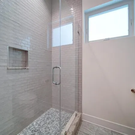 Holiday home Modern Rooftop Townhome W Hot Tub & Skyline Views