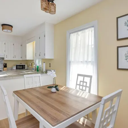 Holiday home New! Special Intro Rates! Lovely 2 Bedroom *