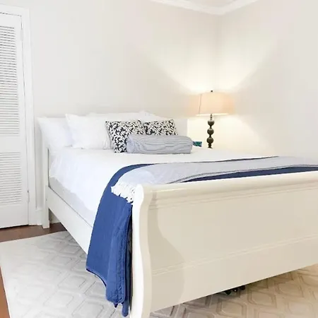 Holiday home Refined Retreat Charlotte