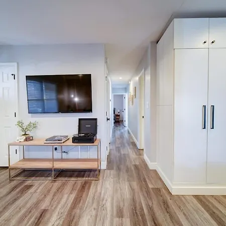 Holiday home Stylish 4br - Modern & Bright Interior Charlotte