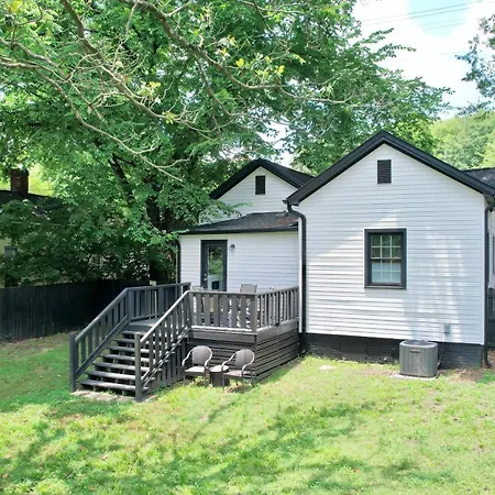 Holiday home Hpthe Cottagespectrumbojanglesnodadogsyard Charlotte