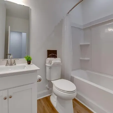 4br Townhouse King Bed Garage Northlake Holiday home Charlotte