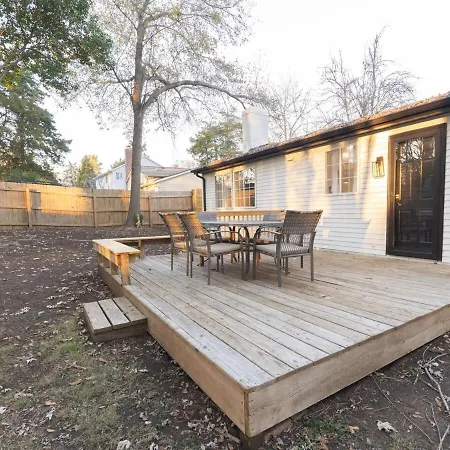 Ballantyne 3br House, Privateyard, Work Desk & 1 Gig Wi-fi Holiday home