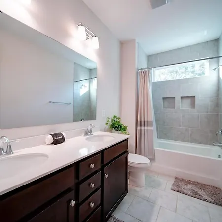 Luxury 4br Escape - Premium Modern Comfort Holiday home *