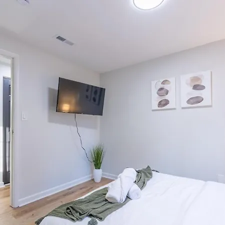 Holiday home Ballantyne 3br House, Privateyard, Work Desk & 1 Gig Wi-fi *