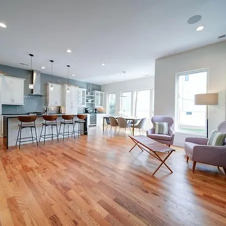Holiday home Luxe Townhome Rooftop Hot Tub Parking