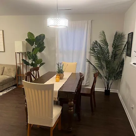 Holiday home Spacious 4 Bedroom House In Area Close To Pnc Pavilion *