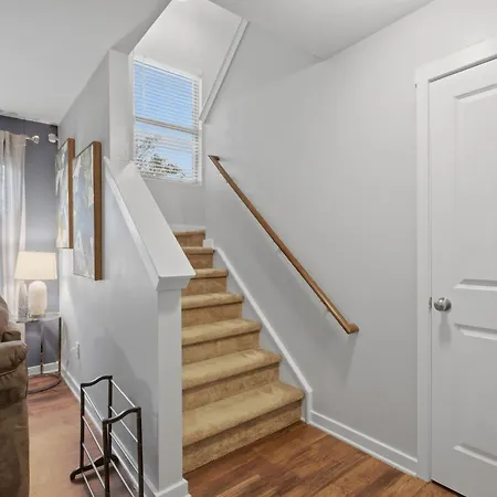 Spacious 4br Getaway With Fenced Yard Minutes Away From Clt Airport & Uptown *