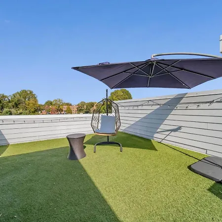 Modern 4-story 3-br Townhome With Rooftop Lounge Holiday home