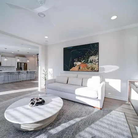Holiday home Luxury 4br Escape - Premium Modern Comfort *