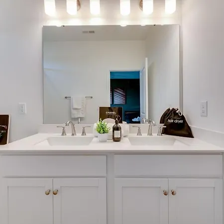 4br Townhouse King Bed Garage Northlake