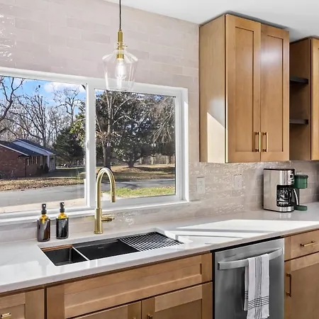 Holiday home 4 Kings-1 Queen-gameroom-lounge-luxury Home-4k1q2t Charlotte
