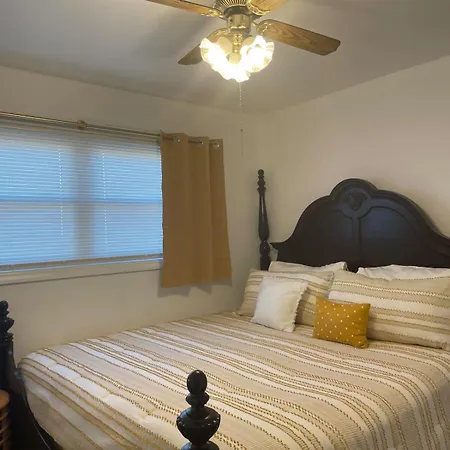 House Close To Clt And Uptown Holiday home Charlotte