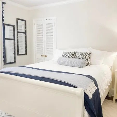 Holiday home Refined Retreat Charlotte