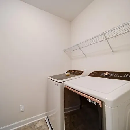 Luxury 4br Escape - Premium Modern Comfort Charlotte