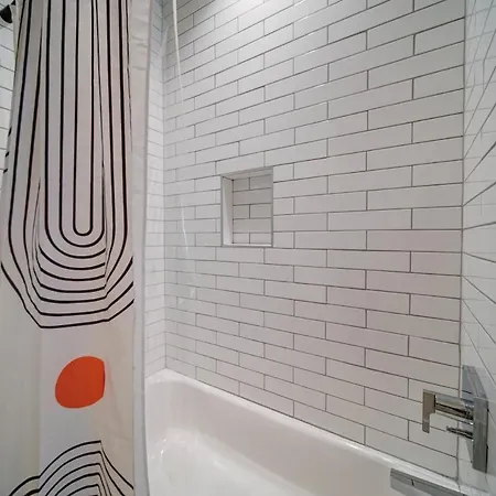 Luxe Townhome Rooftop Hot Tub Parking * Charlotte