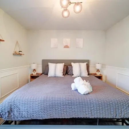 Holiday home Stylish 4br - Modern & Bright Interior