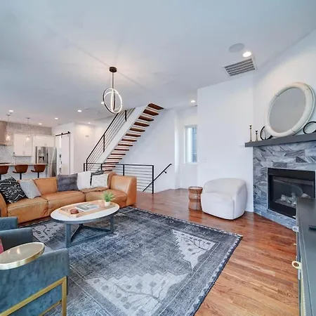 Modern Rooftop Townhome W Hot Tub & Skyline Views * Charlotte