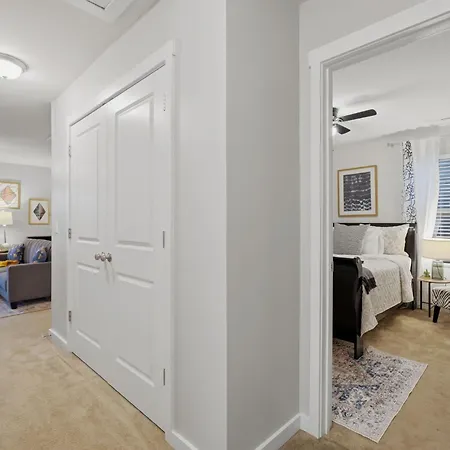 Spacious 4br Getaway With Fenced Yard Minutes Away From Clt Airport & Uptown * Charlotte