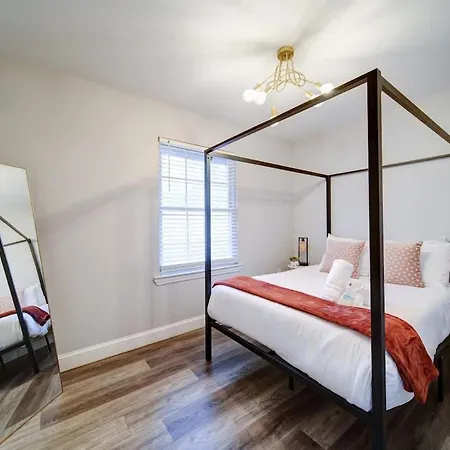 Holiday home Stylish 4br - Modern & Bright Interior