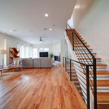 Luxe Townhome Rooftop Hot Tub Parking Holiday home Charlotte