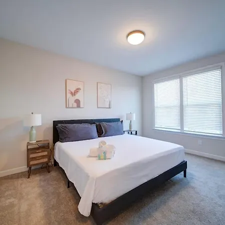 Holiday home Luxury 4br Escape - Premium Modern Comfort Charlotte