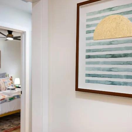 Plaza Shamrock *pied-a-terre* Newly Renovated!