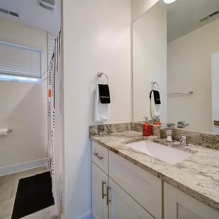 Holiday home Luxe Townhome Rooftop Hot Tub Parking Charlotte