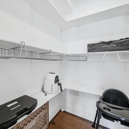 Modern 4-story 3-br Townhome With Rooftop Lounge * Charlotte
