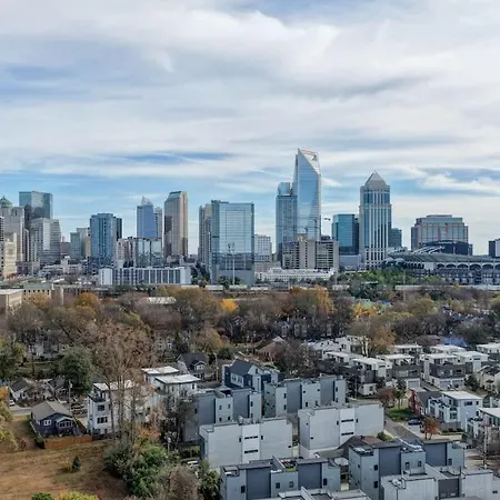 Modern Rooftop Townhome W Hot Tub & Skyline Views Charlotte
